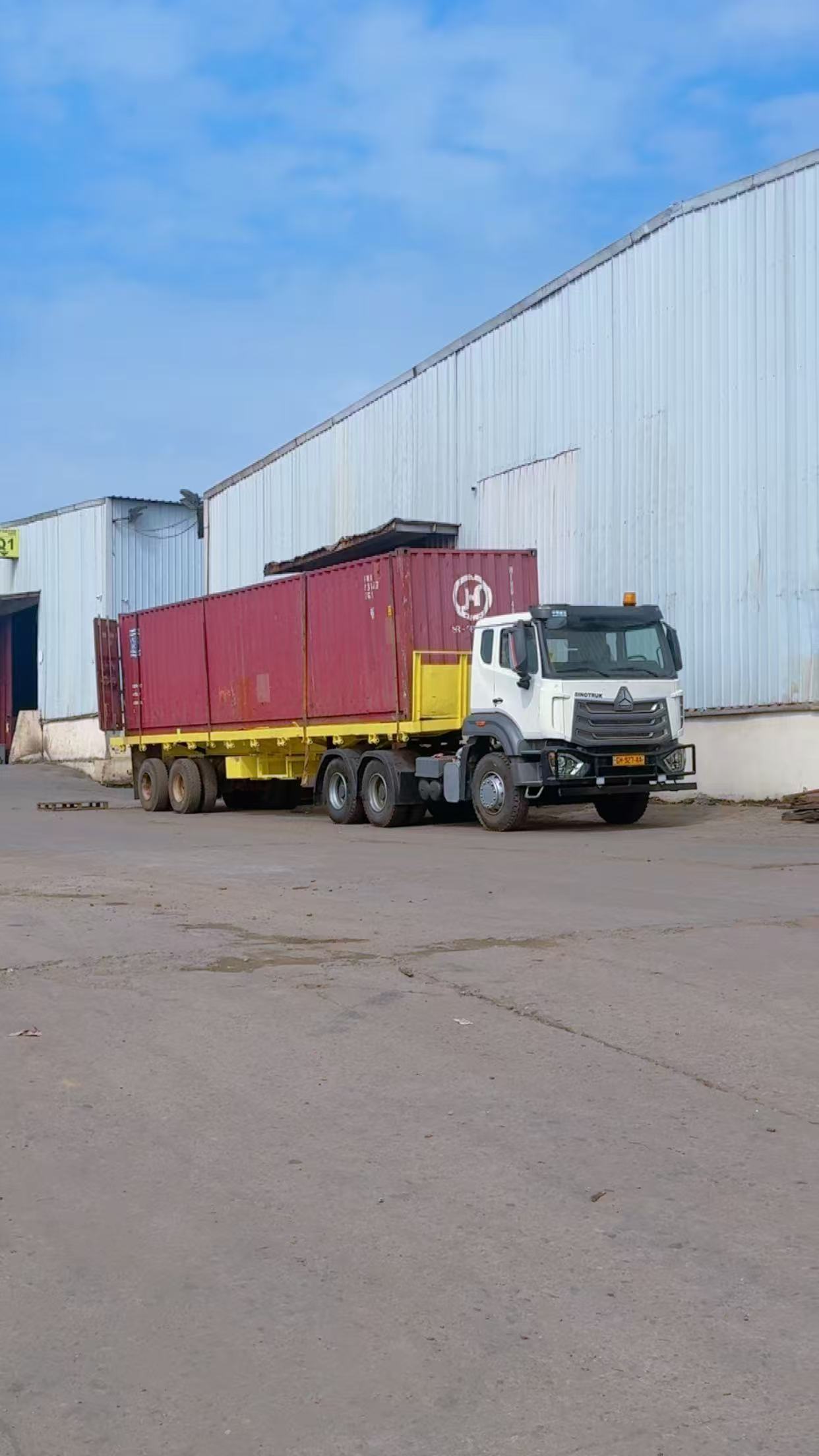 ANDA TRUCK delivered the NGP tractor to Gabon. The customer put it into use immediately after receiving it.